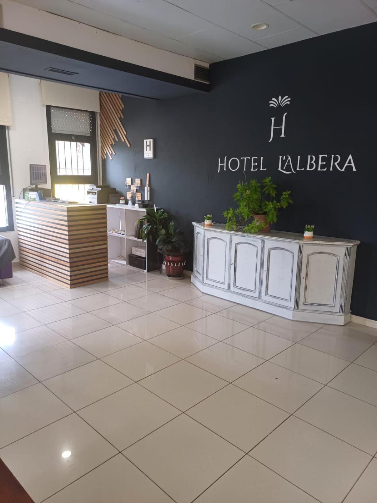 לה ג'ונקרה Hotel L'Albera מראה חיצוני תמונה